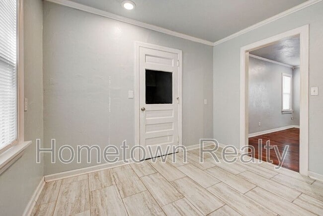 Building Photo - 3200 SW 38th St