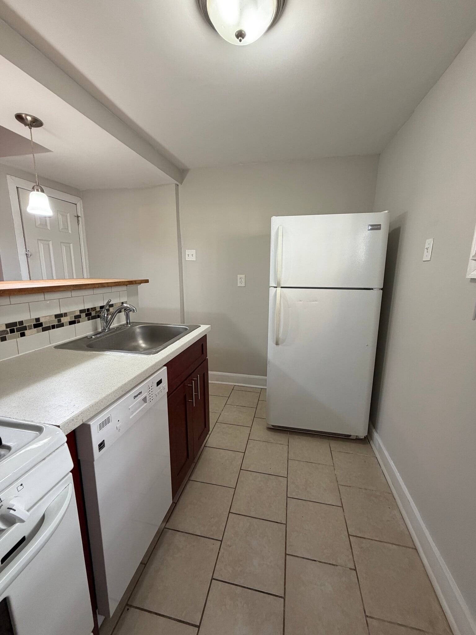 Building Photo - 2015 Fernon St