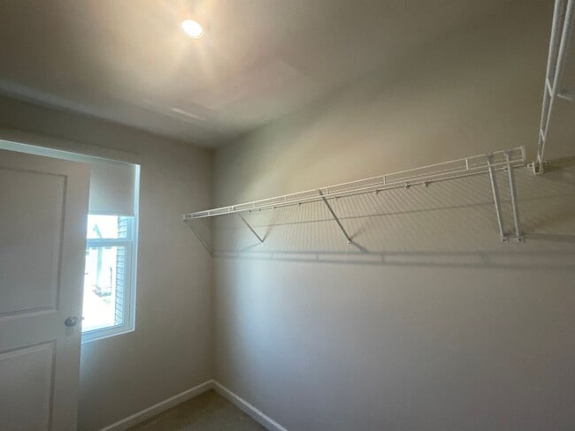 Building Photo - You’ve Got to See This Rental!