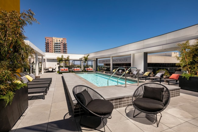 Building Photo - Coastal Charm Awaits: Spacious 1-Bedroom R...