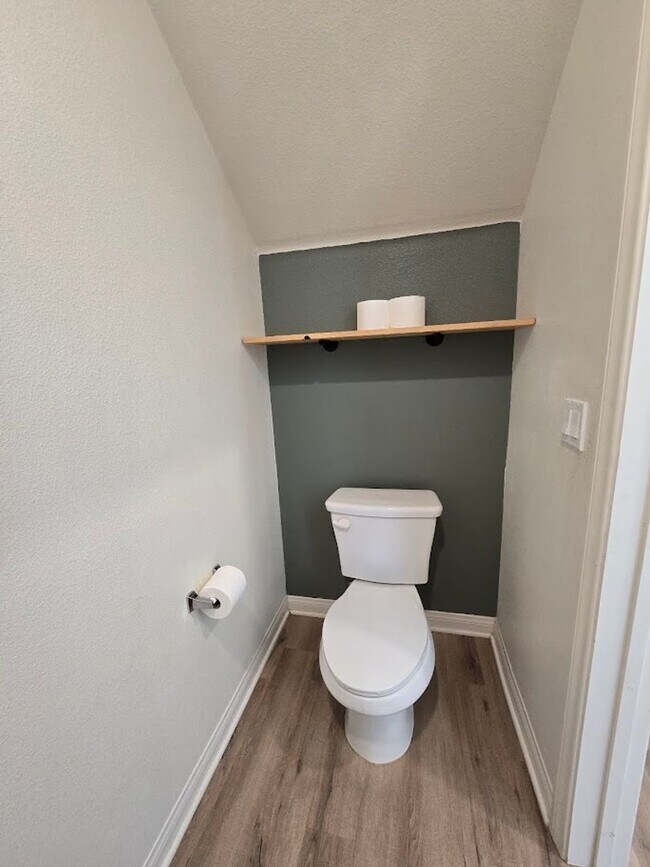 Building Photo - 3-Bedroom Home in Gated Community with Mod...