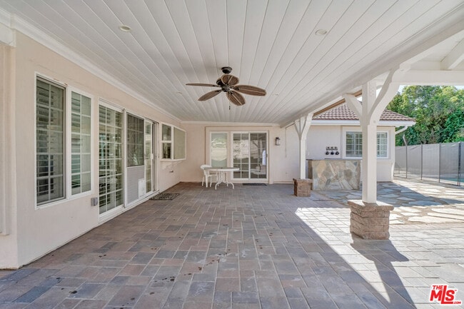 Building Photo - 10945 Cozycroft Ave