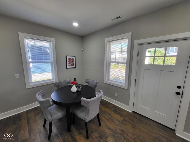 Building Photo - 822 N Gray St