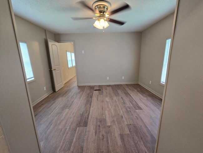 Building Photo - Charming 2 Bed, 1 Bath Home on Secluded De...