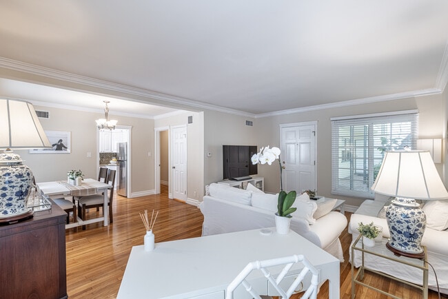 Building Photo - 1412 Kelton Ave