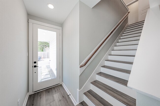 Building Photo - 8402 Berry Green Ln