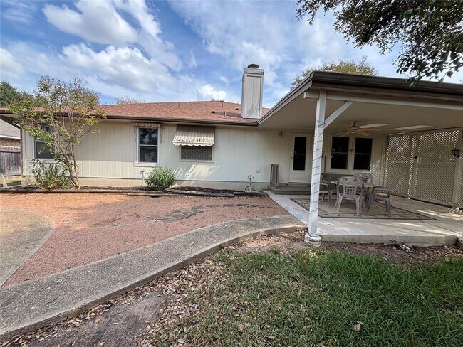Building Photo - 1300 Leah Ln