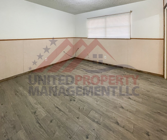 Building Photo - Large 4 bed available in Carlsbad NM