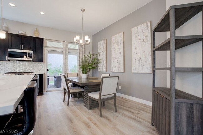 Building Photo - 755 Cam Del Ray