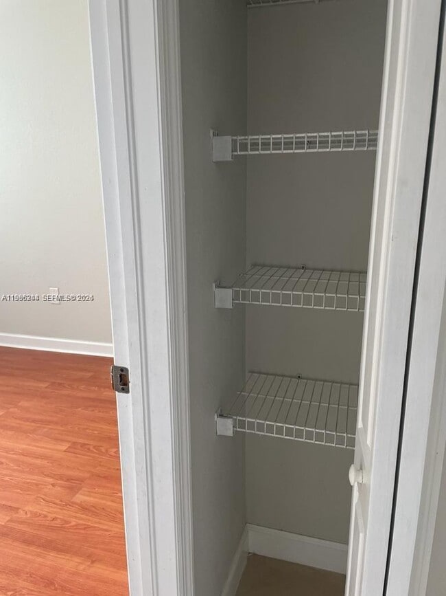 Building Photo - 1663 SE 29th St