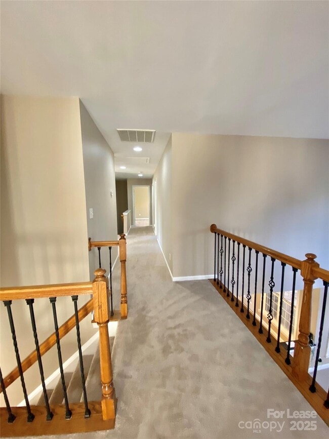 Building Photo - 605 Queenswater Ln