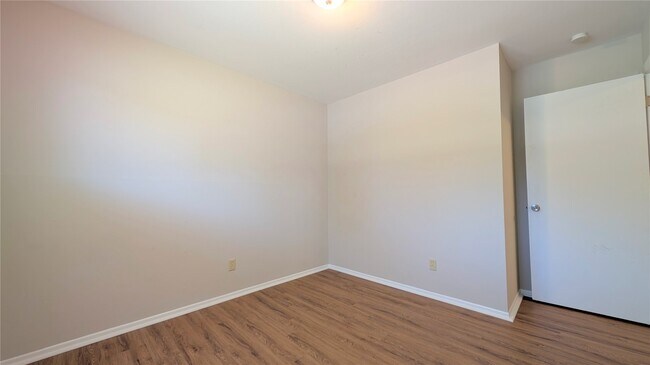 Building Photo - 3356 Clemens Dr