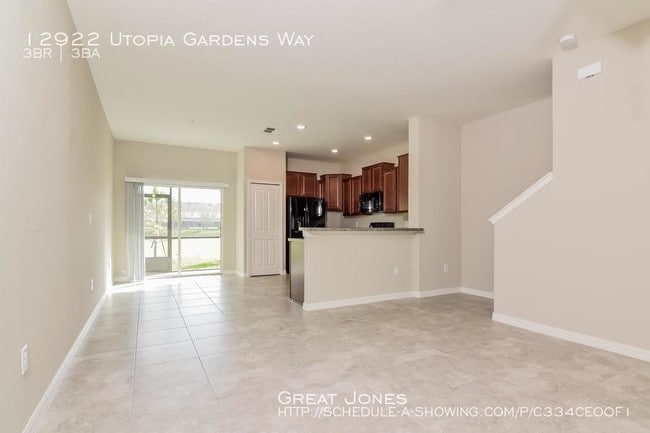 Building Photo - 12922 Utopia Gardens Way