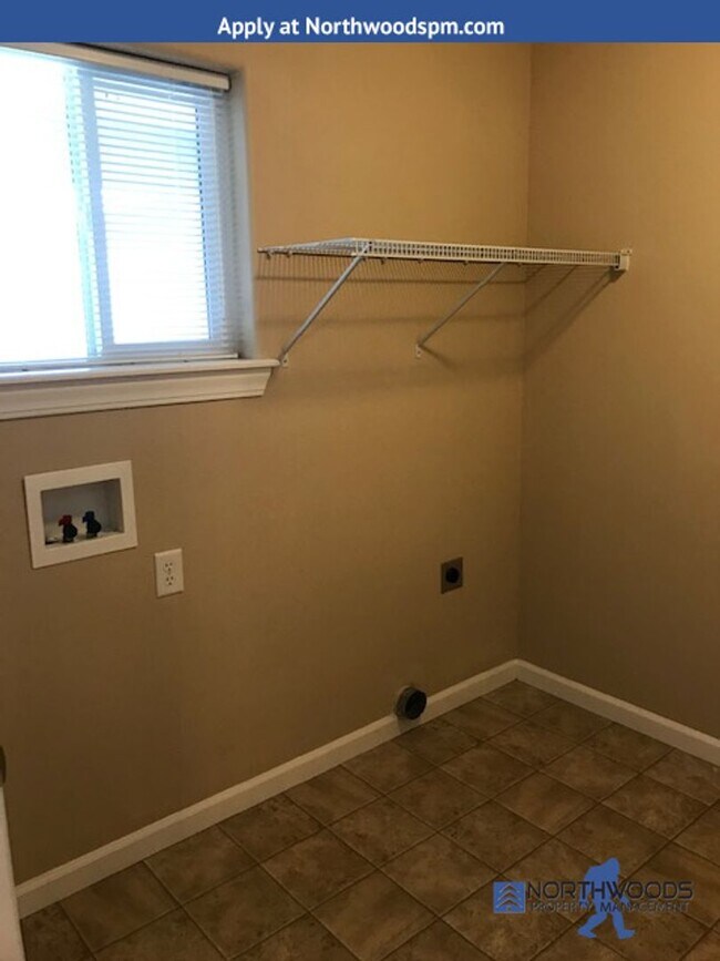 Building Photo - 55+ Community  2 Bedrooms, 2 Bath Beautifu...