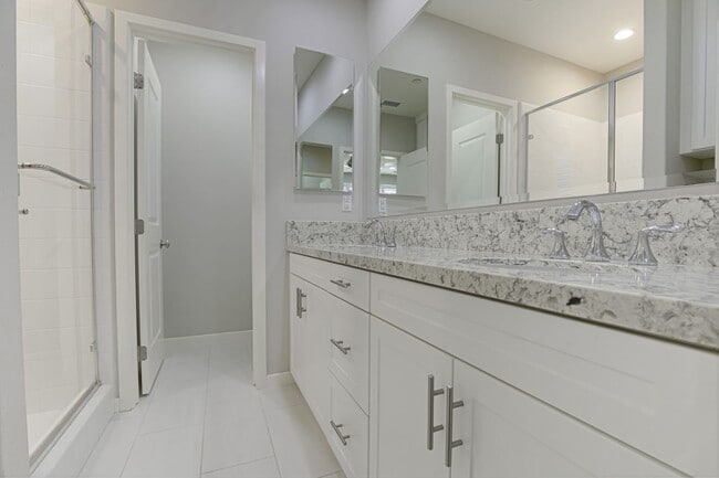 Building Photo - For Lease – 4 Bed / 3 Bath Townhome with 2-Car Garage