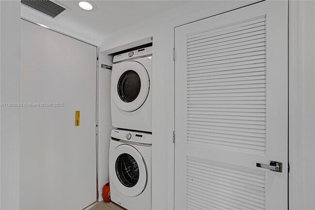 Building Photo - 7930 East Dr