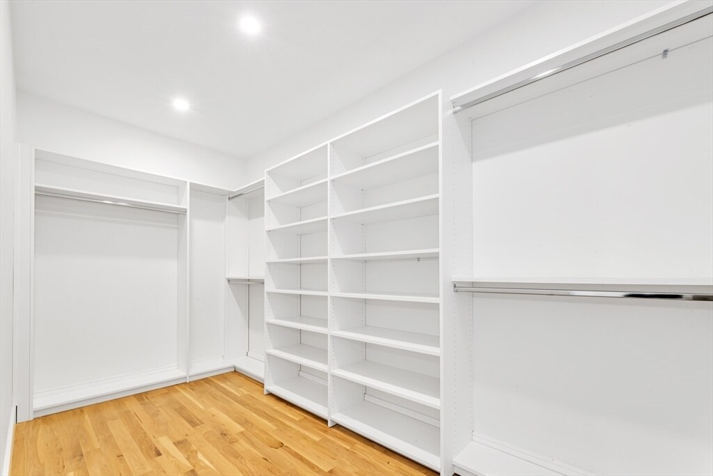 Building Photo - 142 Birch St