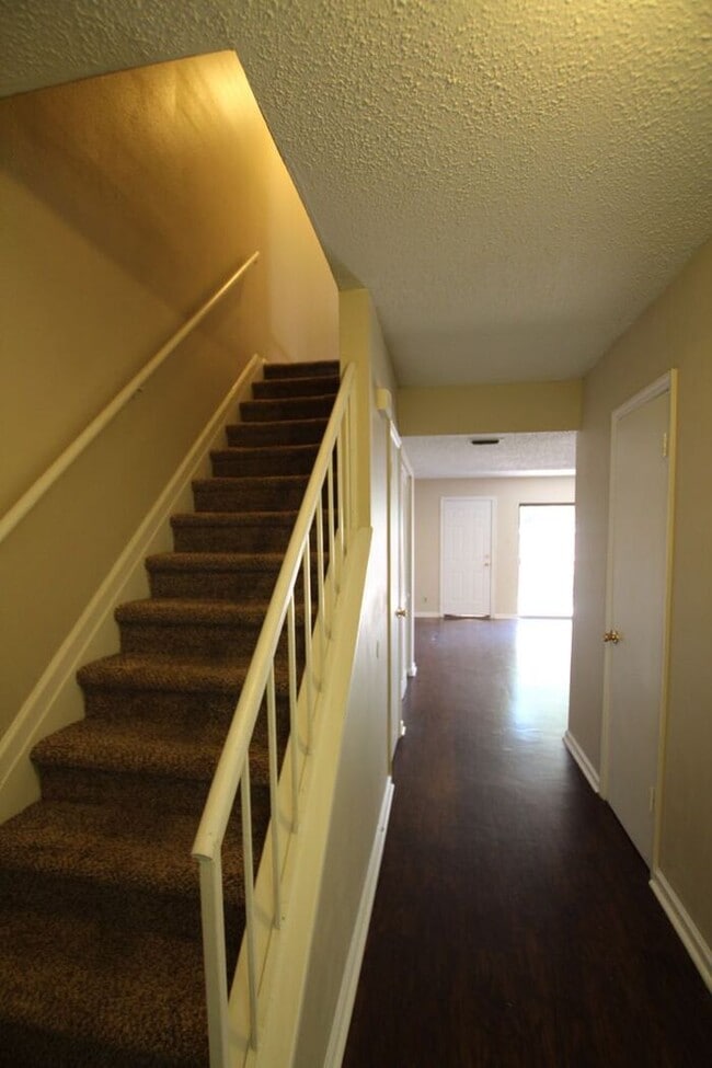 Building Photo - Available Now! 3 bedroom 2.5 bath townhome...