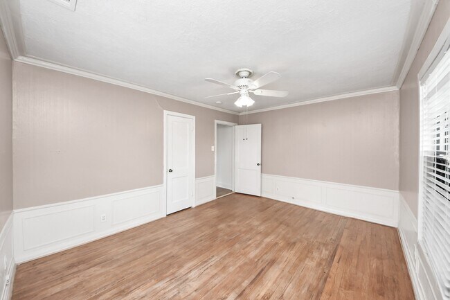 Building Photo - 7722 Elm St