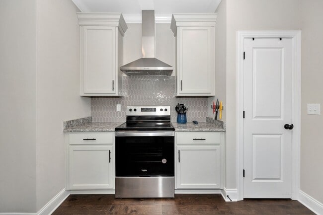 Building Photo - Fully Furnished 3 Bedroom Home Near Toyota Field & Redstone Arsenal