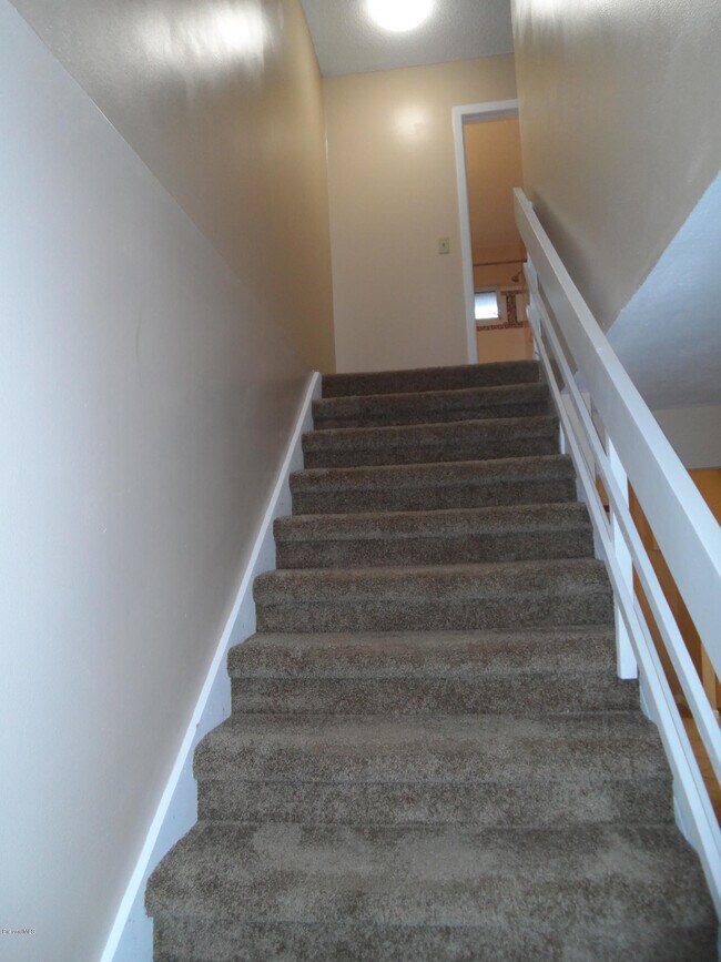 Building Photo - 2416 N Tropical Trail