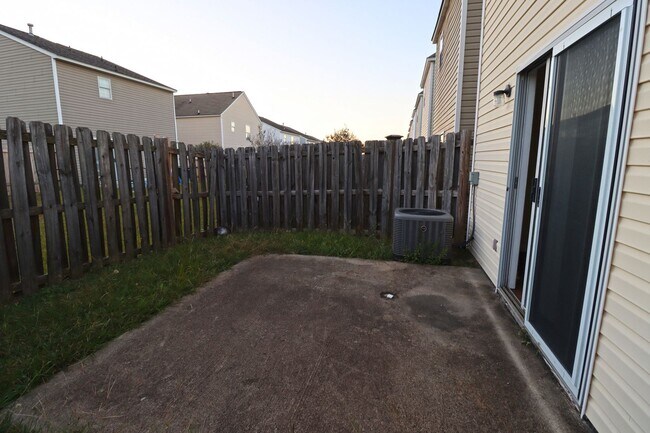 Building Photo - 560 Summit Terrace Court
