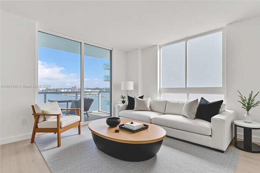 Building Photo - 1900 N Bayshore Dr