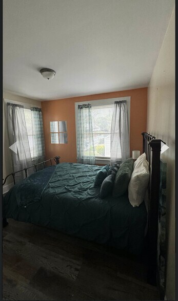 Building Photo - Room in Apartment on Kerr St NW