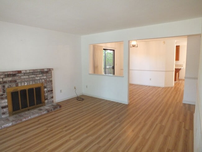 Building Photo - Folsom Willow Creek 3/2.5 $2795
