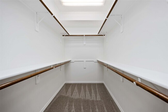 Building Photo - 2827 Briarhurst Park