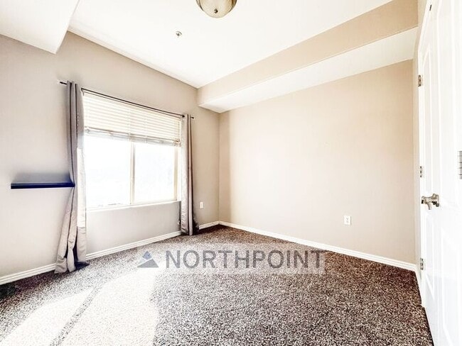 Building Photo - Bright 2BR + Pool/Hot Tub - Balcony in West Valley City