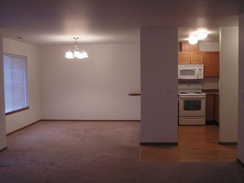 Building Photo - 48 Beacon Dr