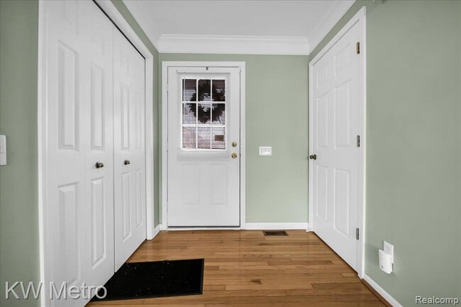 Building Photo - 7696 Henley Dr