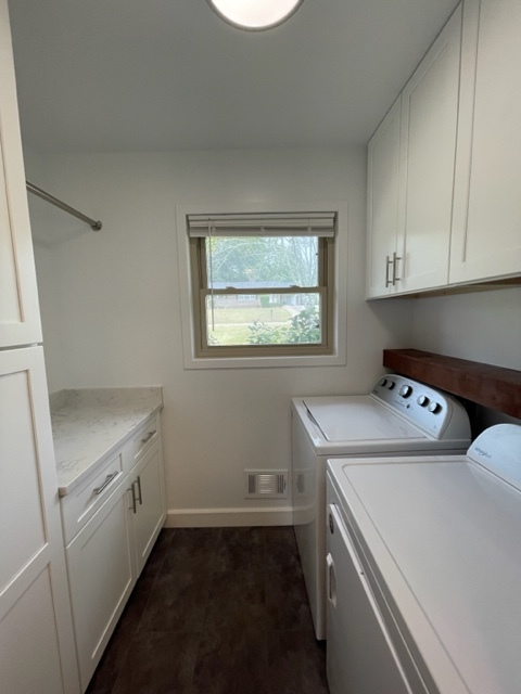 Building Photo - 711 Riverview Dr
