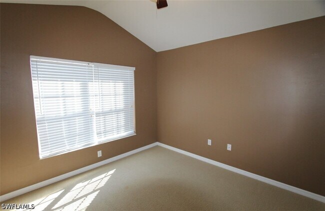 Building Photo - 1056 Hampton Cir