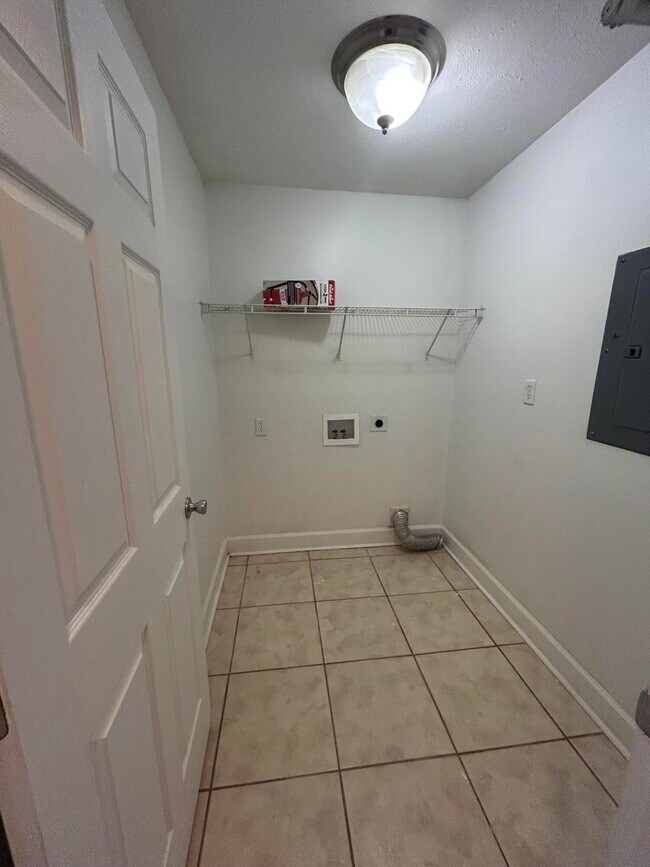 Building Photo - 70 Cypress Ln