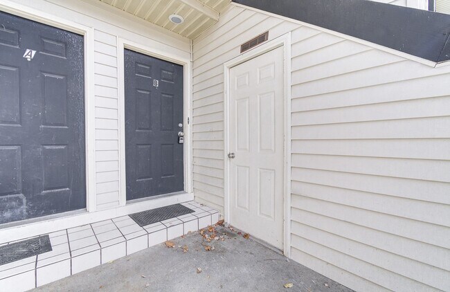 Building Photo - 1104 N Main St