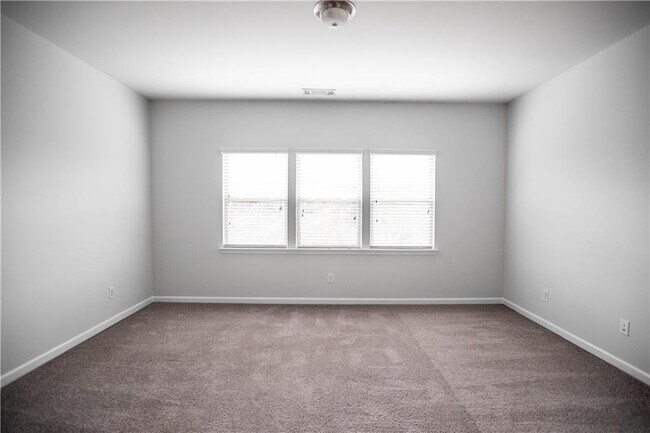 Building Photo - 5410 Mirror Lake Dr