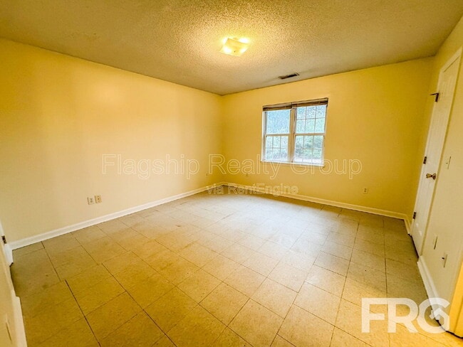 Building Photo - 3313 Parkway Ct