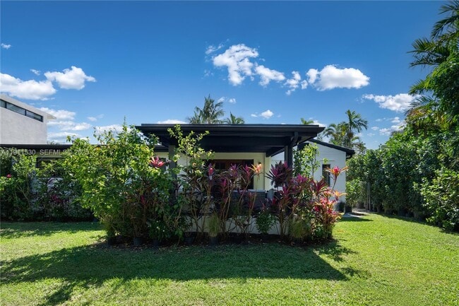 Building Photo - 118 E 3rd Ct