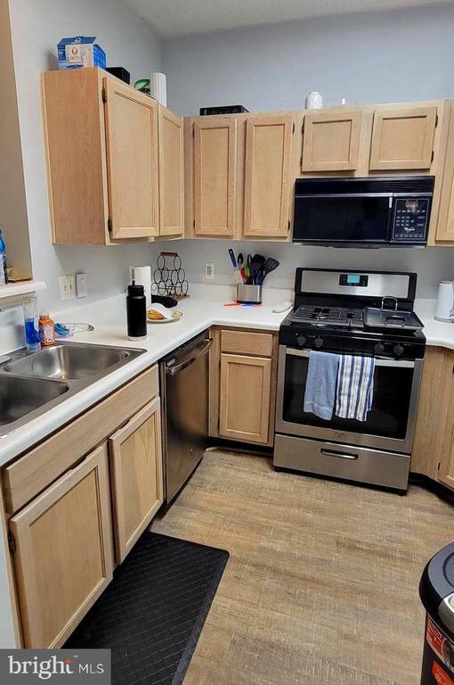 Building Photo - 13068 Autumn Woods Way