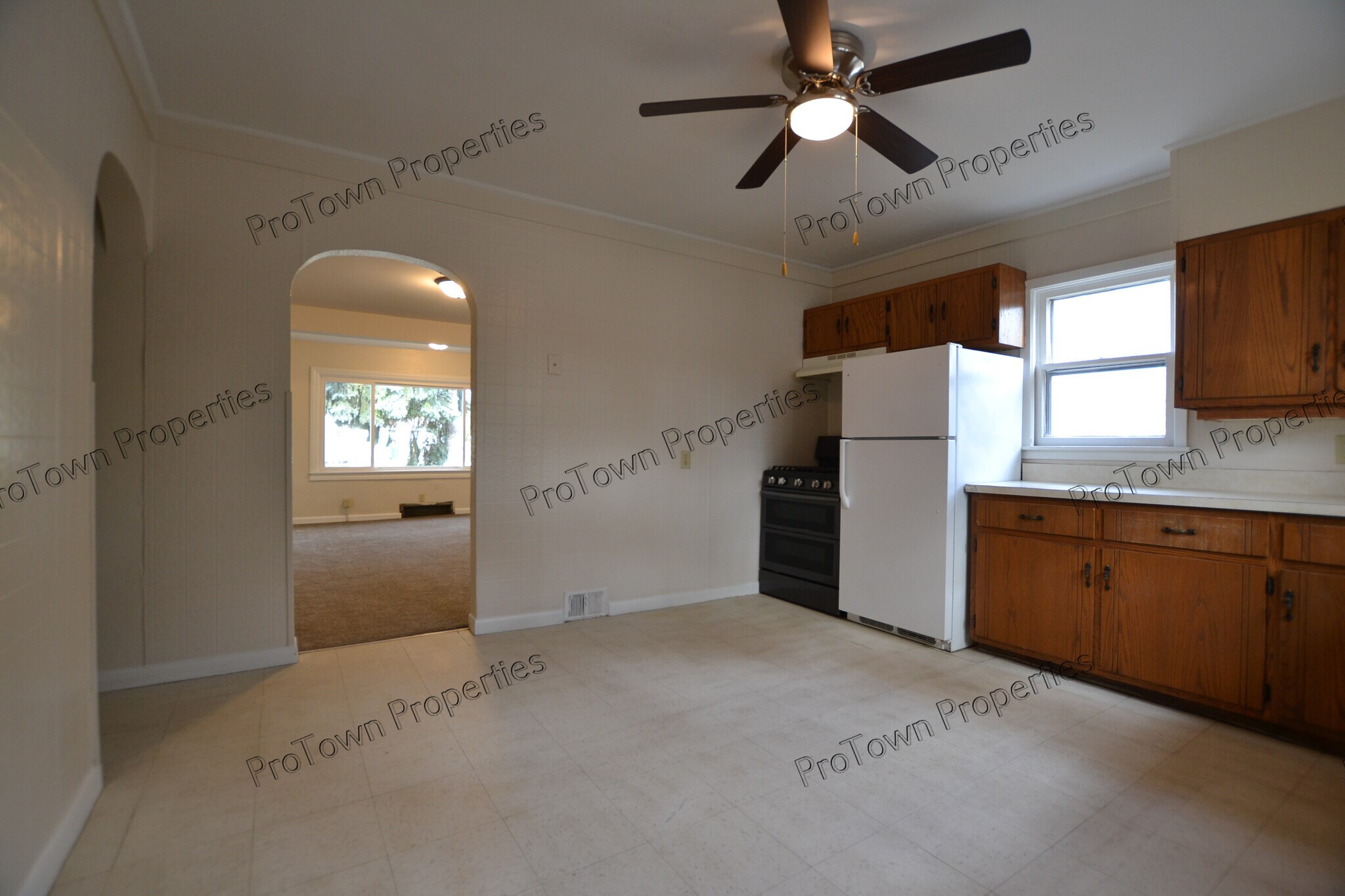 Building Photo - 10 5th Ave