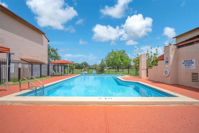 Building Photo - 685 W Park Dr