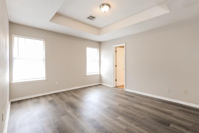 Building Photo - 1836 Parkridge Dr