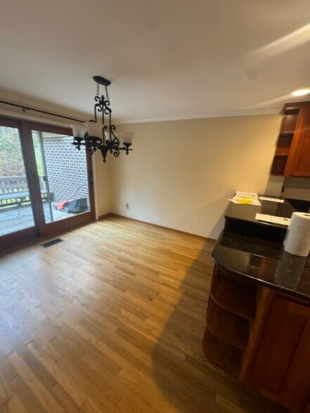 Dining room next to kitchen - 19621 Sparr Spring Rd