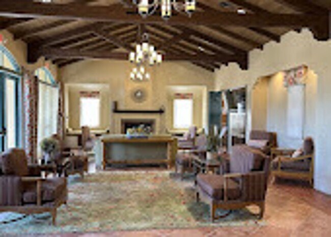 Building Photo - Gorgeous Eastlake Townhome!