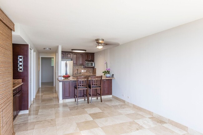 Building Photo - BEACH FRONT CONDO- Pool, spa and BBQ area
