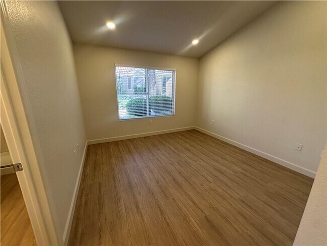 Building Photo - Summerlin 55+ Active Resort!!  Country Clu...