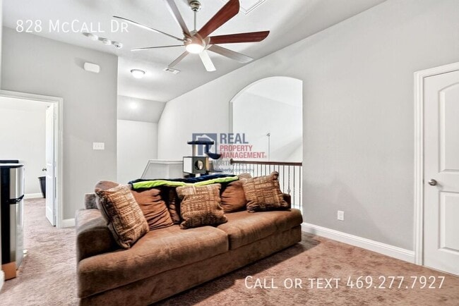 Building Photo - 828 McCall Dr