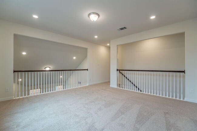 Building Photo - 7633 Spring Dr